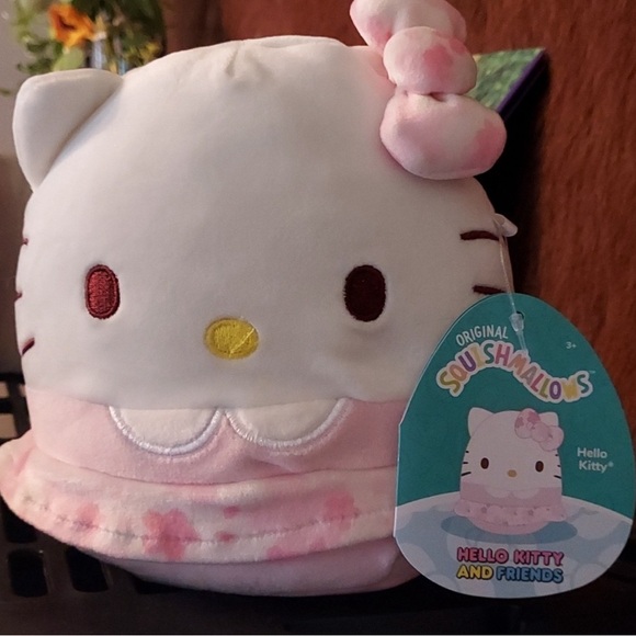 Hello Kitty Squishmallow NWT 8” - Picture 3 of 3